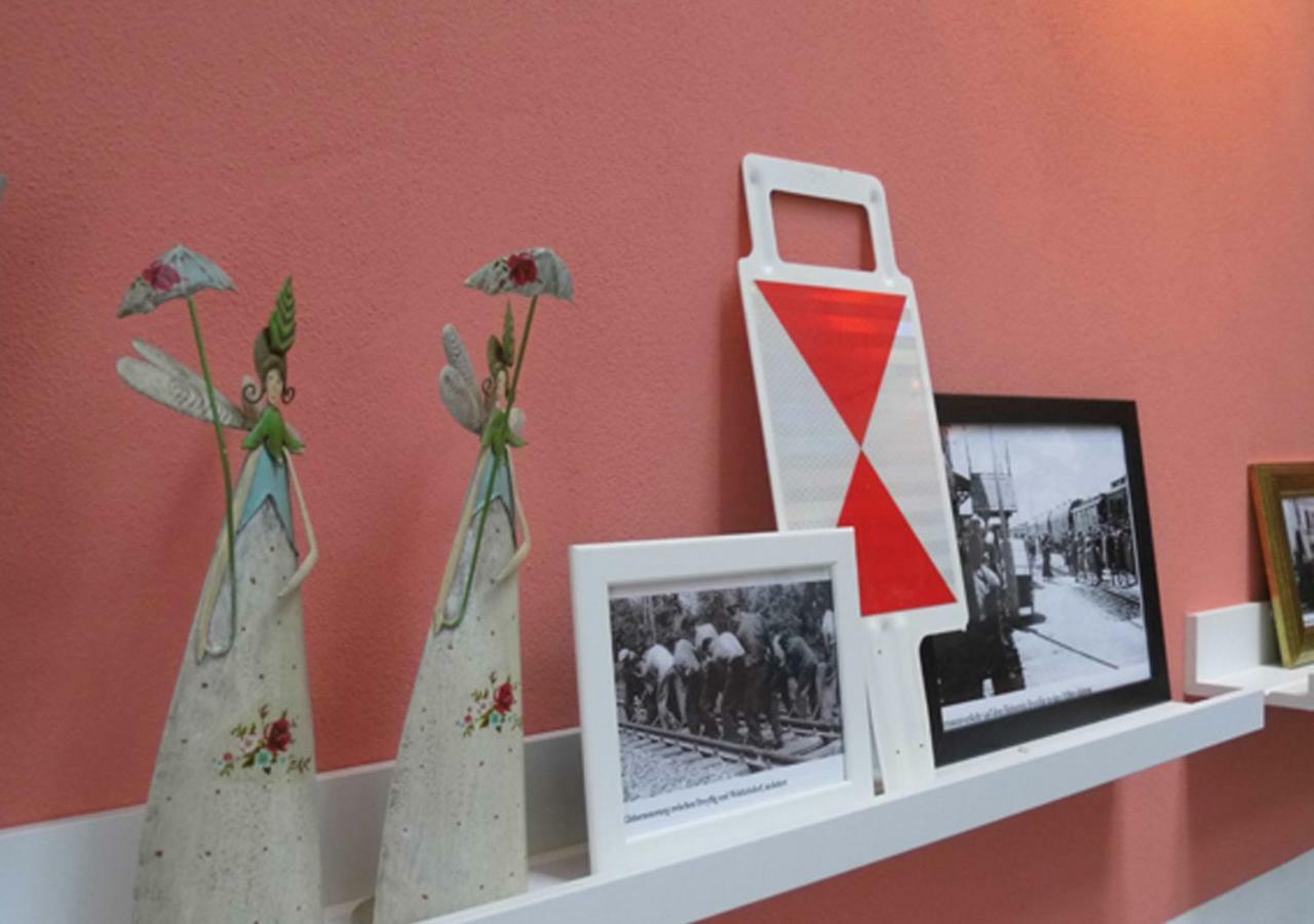 Bahnhof Droyssig - Uebernachten Im Denkmal 外观 照片