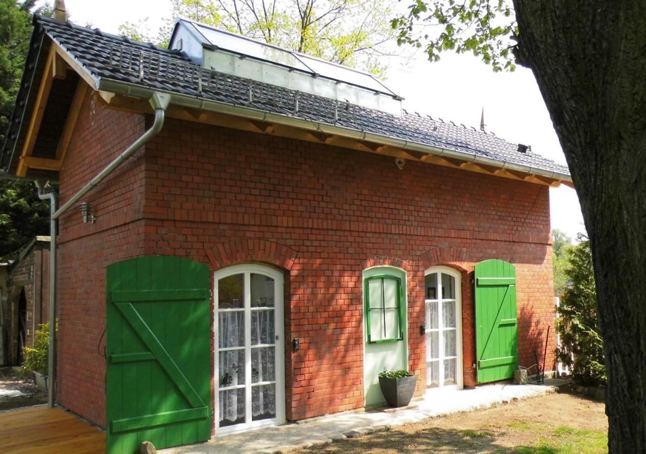Bahnhof Droyssig - Uebernachten Im Denkmal 外观 照片
